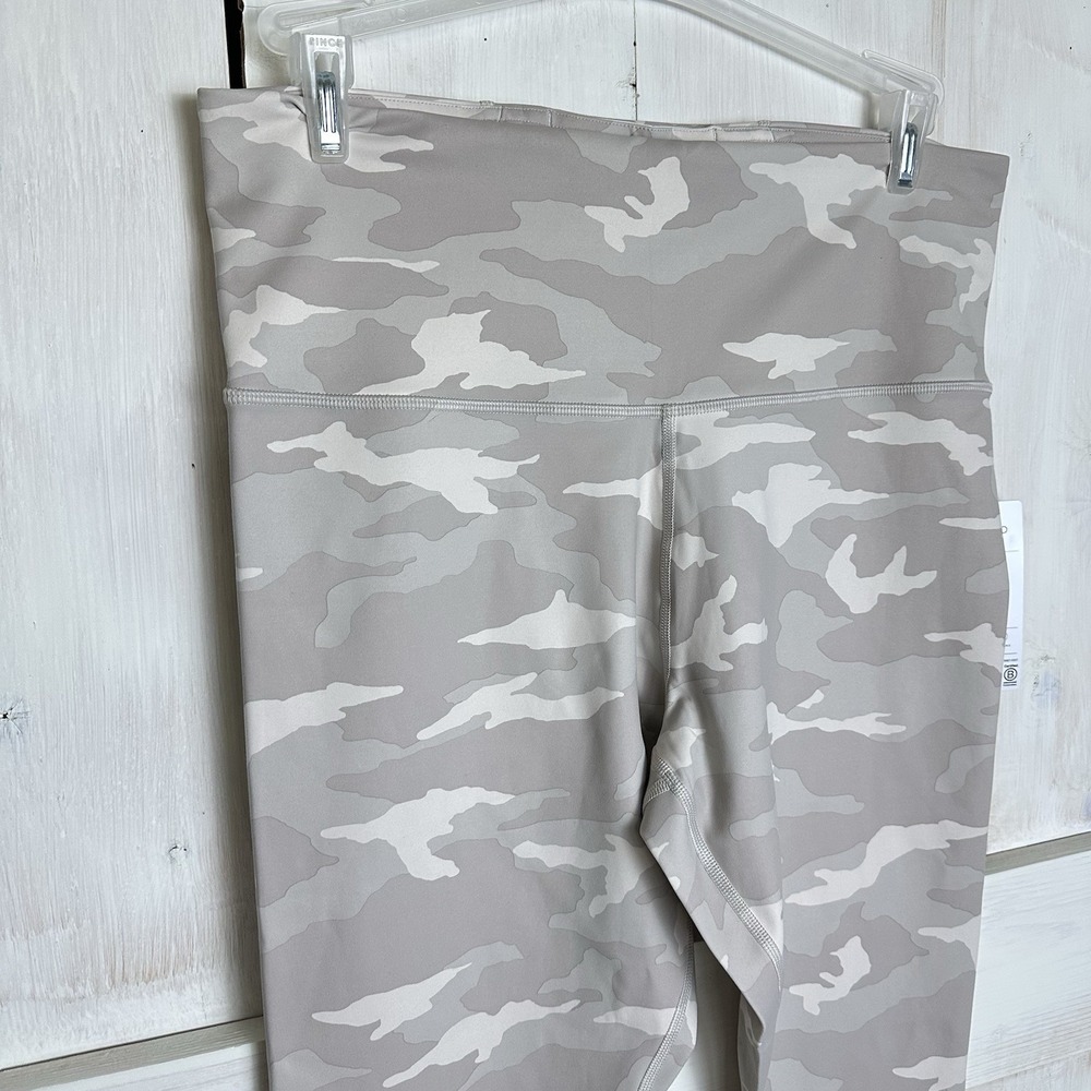 NEW Athleta Elation Camo 7/8 Tight Taupe Sz 1X, High Rise, UPF, Moisture Wicking - Picture 2 of 7